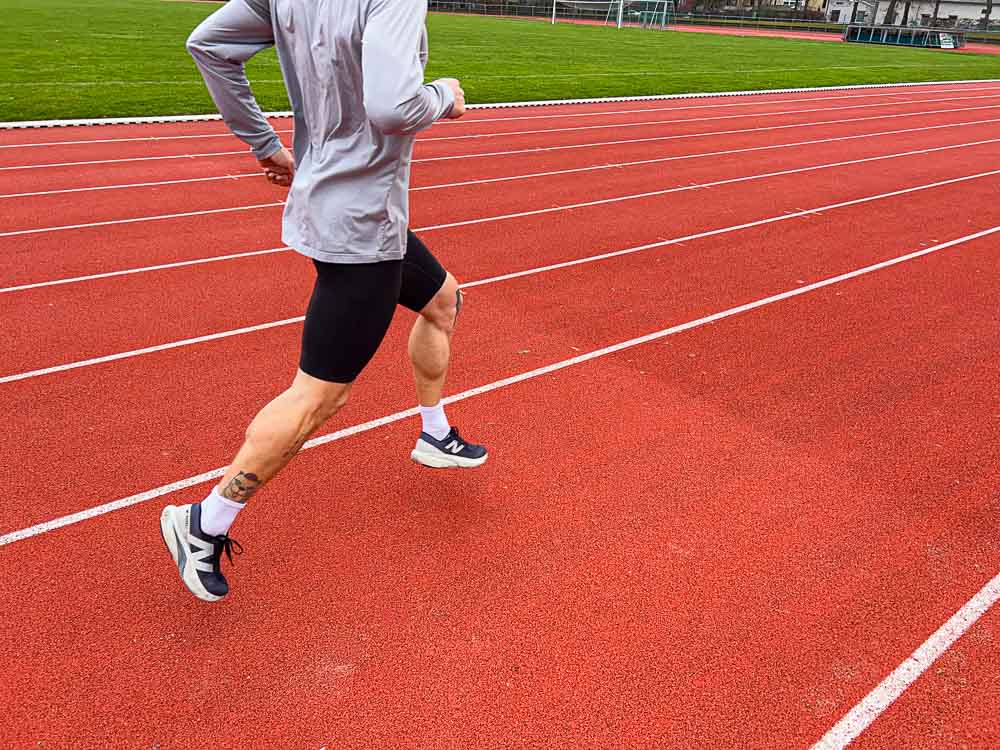 Ronde na ronde richting de HYROX-finish — zonder gym.