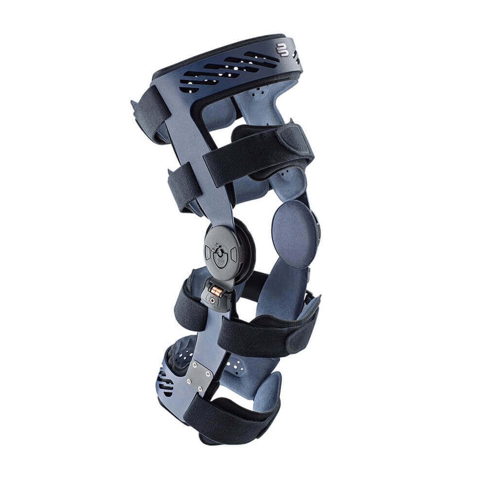 Orthese voor de knie (SecuTec OA) met zijdelingse spalken en klittenbandsluitingen voor ontlasting bij artrose.