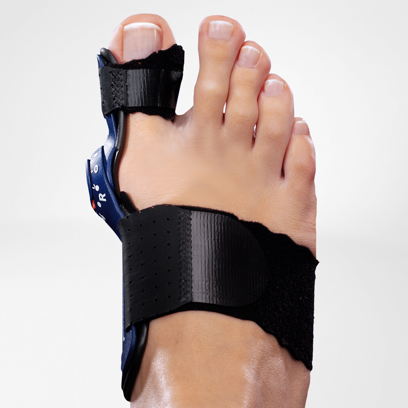 Close-up van ValguLoc II hallux valgus spalk voor gerichte voetcorrectie.
