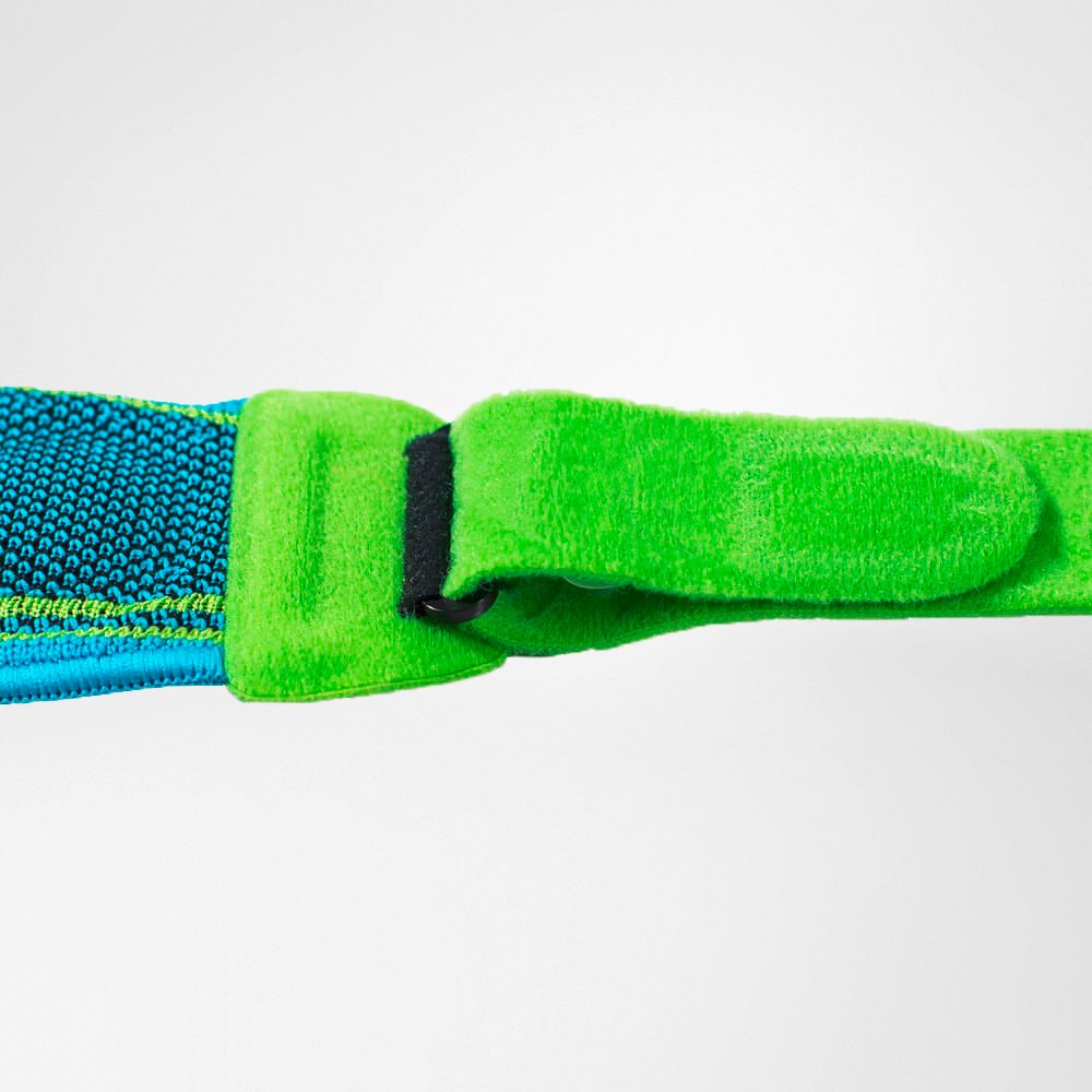 Gedetailleerd beeld van de sluiting van sportkniebriem
