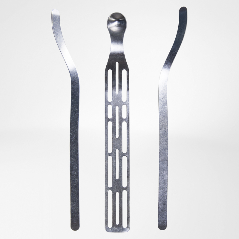 Platte aluminium baleinen van Bauerfeind ManuLoc long polsbrace voor extra stabiliteit.