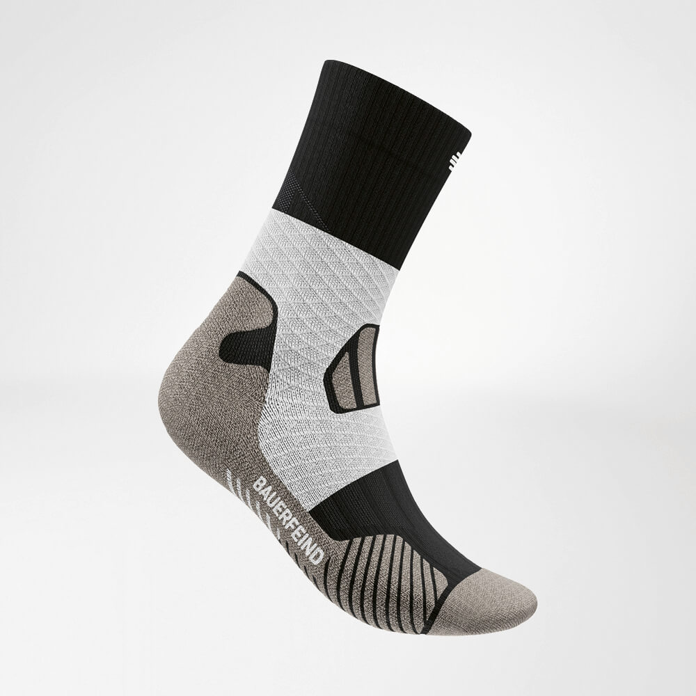 Zijaanzicht van de grijze -of -range medium -lengte Trail Run -Running Socks