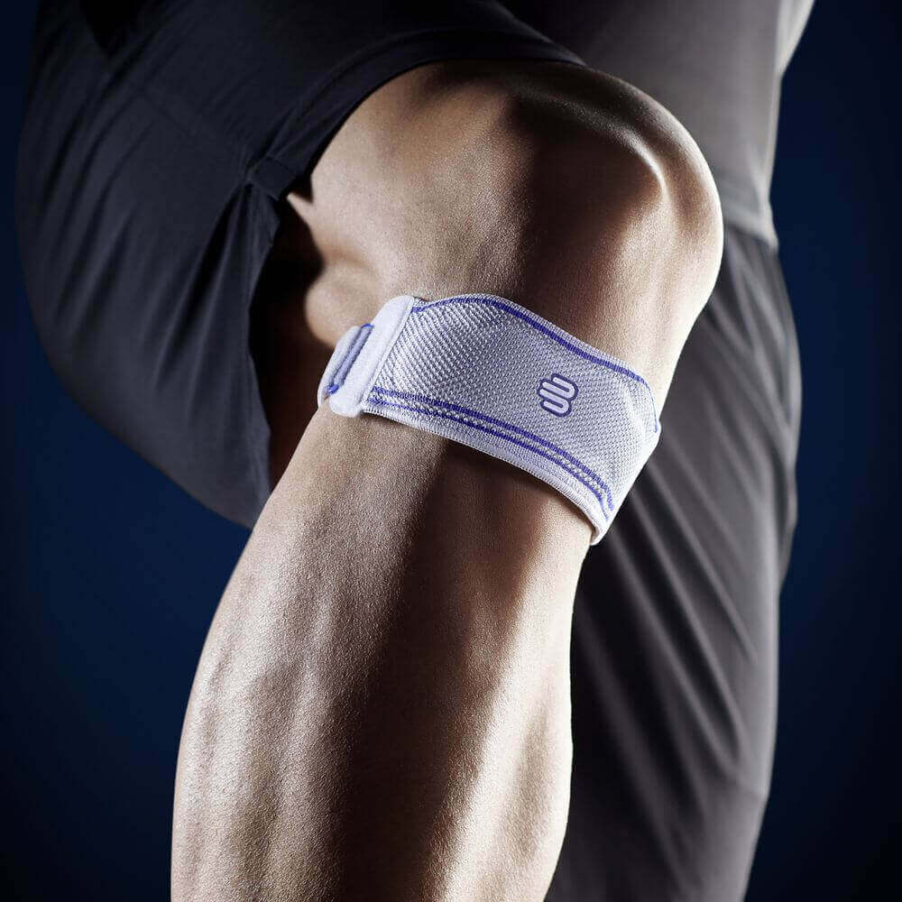 Darstellung der GenuPoint, eine entlastende Bandage für die Patellasehne von Bauerfeind. Die GenuPoint unterstützt das Knie bei Beschwerden der Patellasehne und kann Schmerzen lindern.