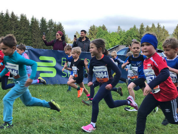 Snapshot van de racenritkinderen kort na de start