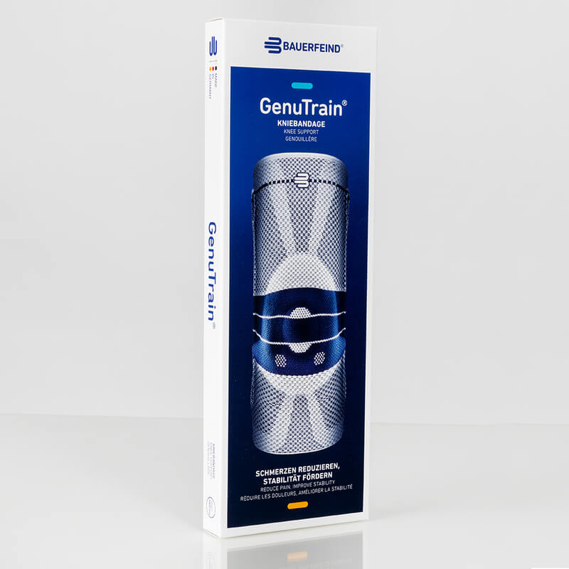 Productverpakking van de Bauerfeind GenuTrain kniebrace op een neutrale achtergrond.