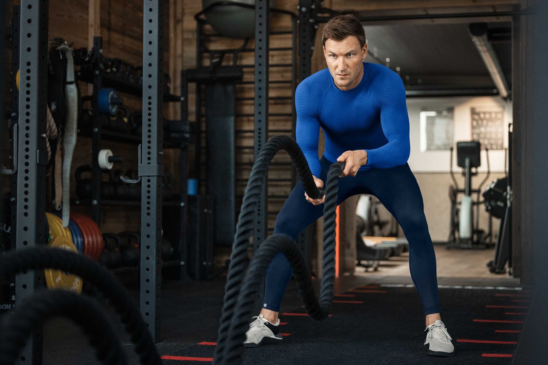 Atleet Thomas Röhler traint met trainingstouwen