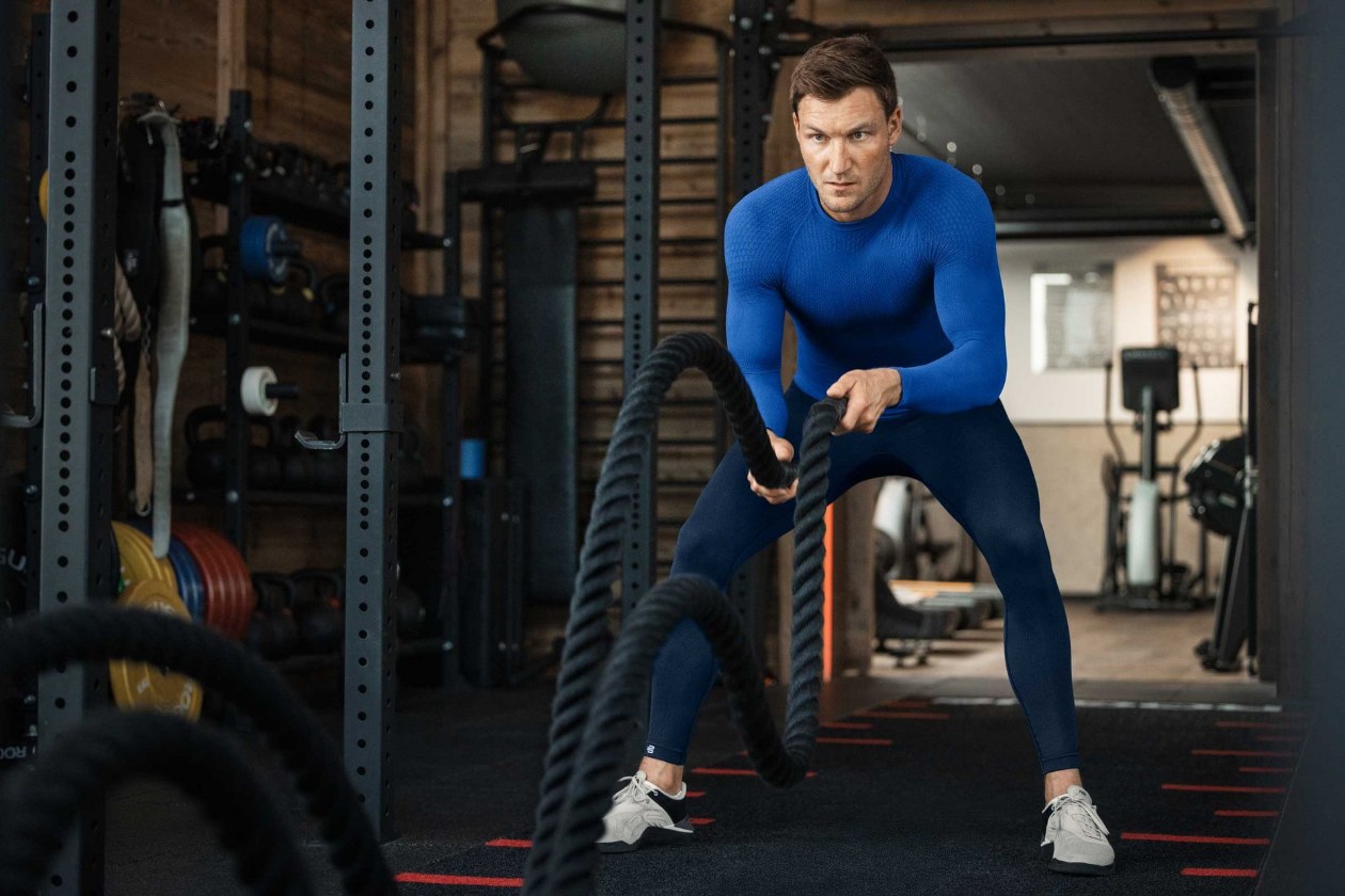 Atleet Thomas Röhler traint met trainingstouwen