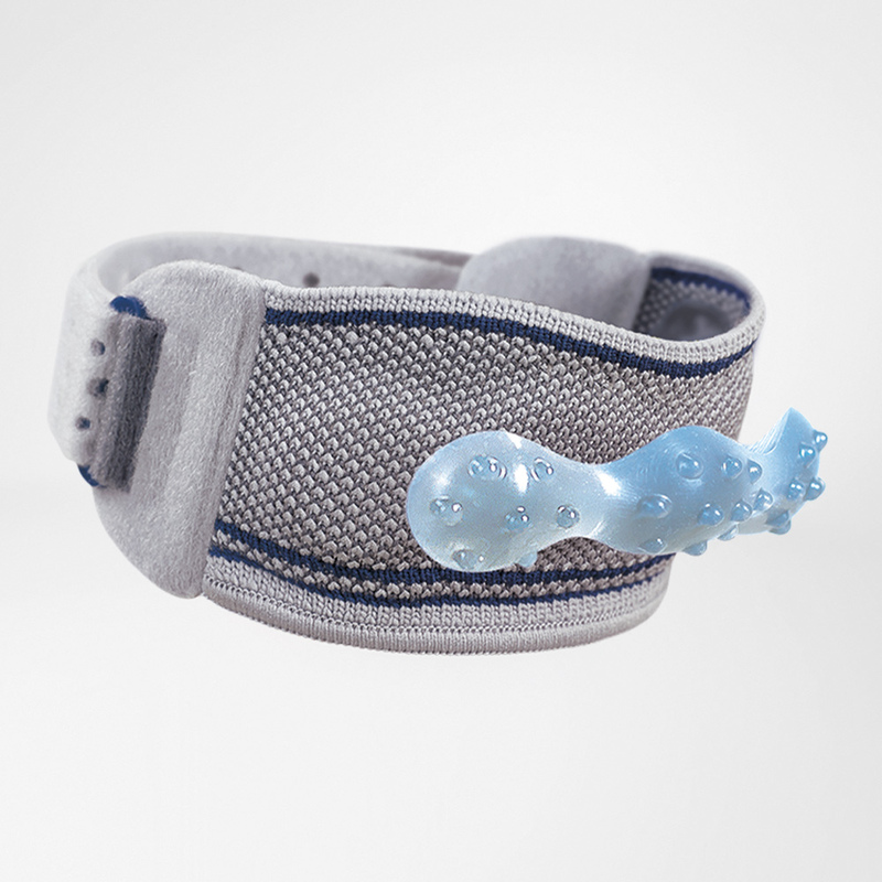 Close-up van GenuPoint knieband met geïntegreerde massagepelotte voor gerichte patellasteun.