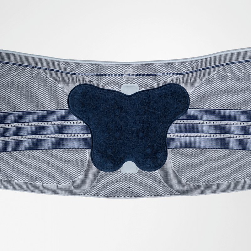 Getailleerde Bauerfeind LumboTrain rugbrace voor comfortabele lendensteun.