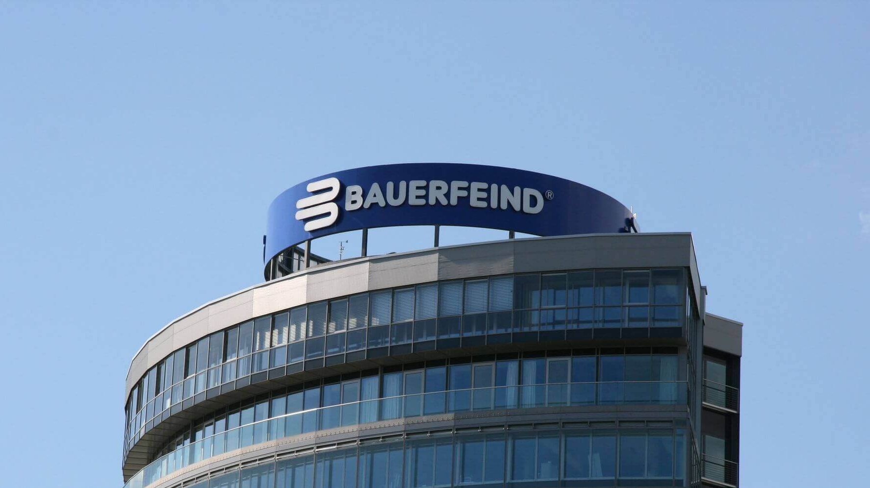 Het dak van de Bauerfeind Tower op het hoofdkantoor in het Thüringse Zeulenroda.