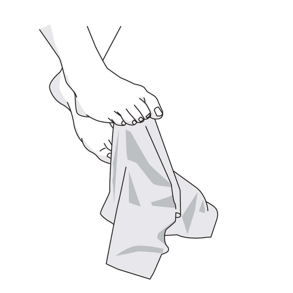 Weergave van de voettraining-oefening "Handdoek optillen".
