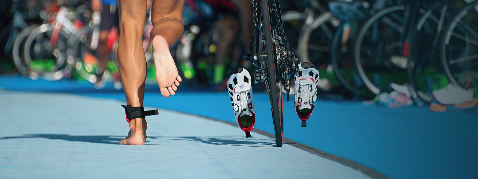 Triatleet is op weg naar de overgangszone in triatlon
